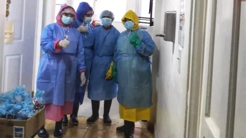 Trabajadores de la salud improvisaron sus armaduras para combatir el COVID-19 en Veraguas