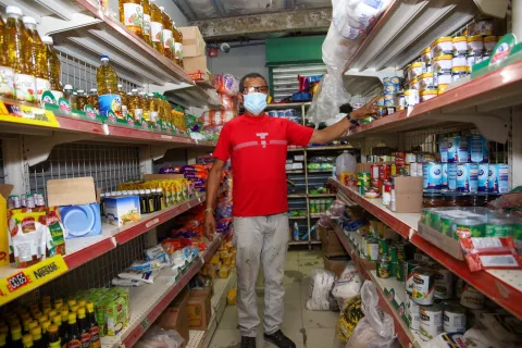 Mila, dueño de la abarrotería saqueda en Curundú recibió una gran sorpresa