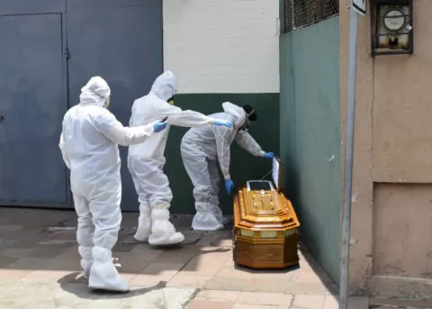 Nueva York congelará algunos cadáveres para hacer sitio en las funerarias
