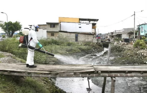Agua y alcantarillado preocupan más que el COVID-19 en suburbios de Guayaquil