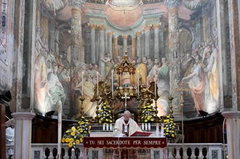 El papa cree que la pandemia es "tiempo de eliminar las desigualdades"