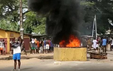 Destruyen centro de test de COVID-19 por temor a contagio en Costa de Marfil