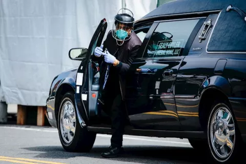 Nueva York vive su jornada más mortífera con 799 fallecidos por COVID-19