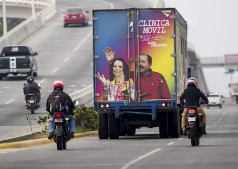 Despliegan clínicas móviles con imagen de Ortega, sin aparecer en 32 días