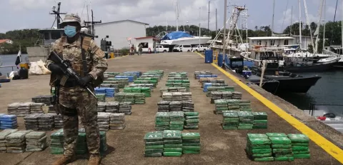 Detienen a cuatro extranjeros con más de 1,400 paquetes de drogas en la Comarca Guna Yala