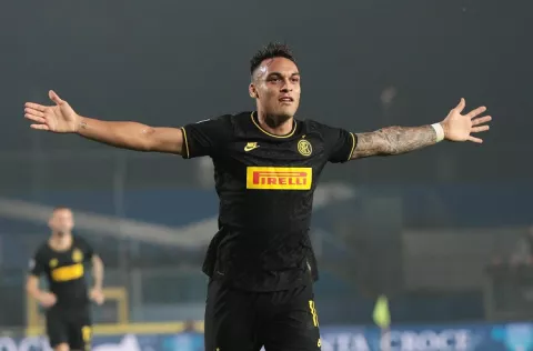 Barcelona negocia con el argentino Lautaro Martínez