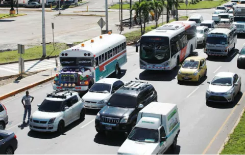 Solo se podrá expedir licencias de conducir transporte público si se cuenta con 25 años
