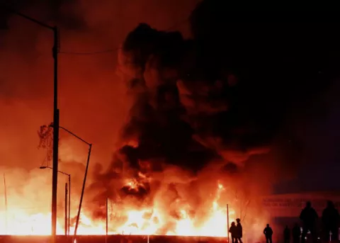 Ocho heridos y 200 evacuados por incendio en mercado de la Ciudad de México