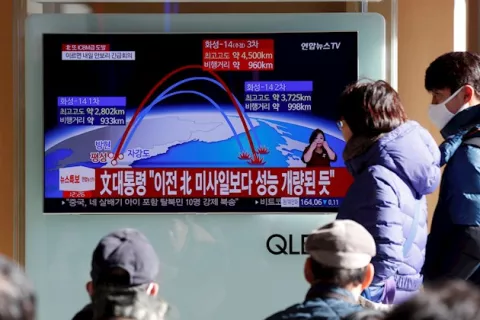 Corea del Norte lanza misiles en vísperas de importante aniversario