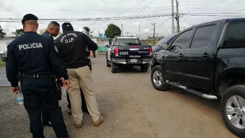 Cuatro aprehendidos por posesión de armas de guerra y drogas en Vista Alegre de Arraiján