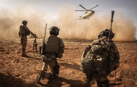 Lucha de Francia se prolonga en África
