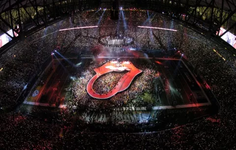 ¿Cómo el símbolo de la 'lengua y labios' llegó a formar parte de los Rolling Stones? 
