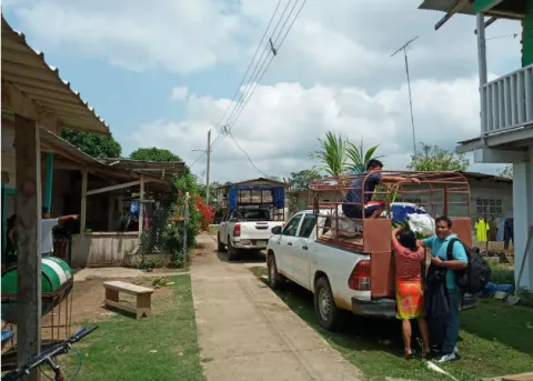 Moradores de la comarca Emberá-Wounaan envían comida a familiares en Panamá 