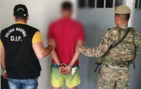 Imputan cargos a vendedores de pescado y legumbres por violar cuarentena contra el COVID-19