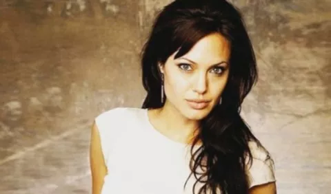 Angelina Jolie pide que aumenten asistencia a familias