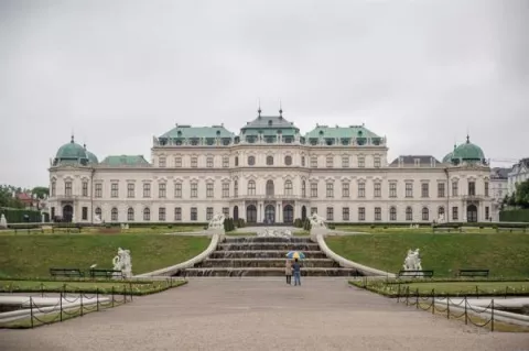 Austria abre sus fronteras con seis de ocho países vecinos