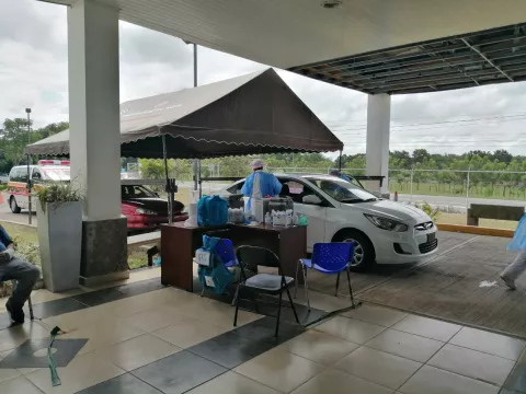 Más de 400 personas han utilizado el auto rápido de Dolega para vacunarse contra la influenza