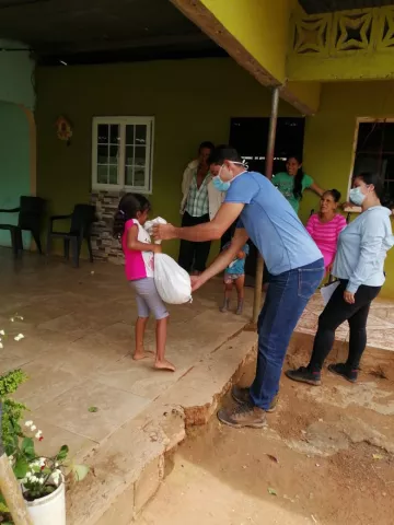 Entregan alimentos en comunidades apartadas de Herrera