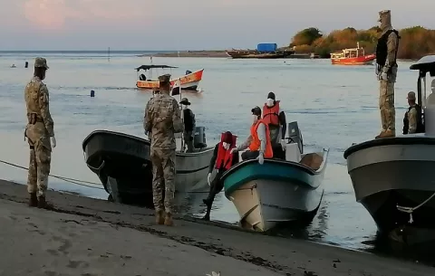 Rescatan con vida en Azuero a pescadores tras tres días a la deriva