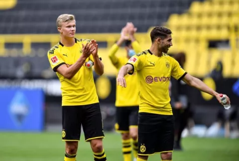 Borussia Dortmund volvió con goleada ante  Schalke 04