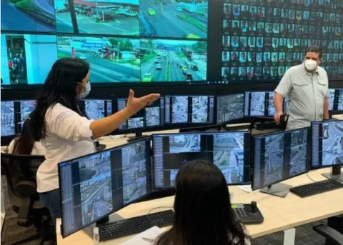 Ministro de Seguridad constata desempeño del Centro de Videovigilancia en Colón 