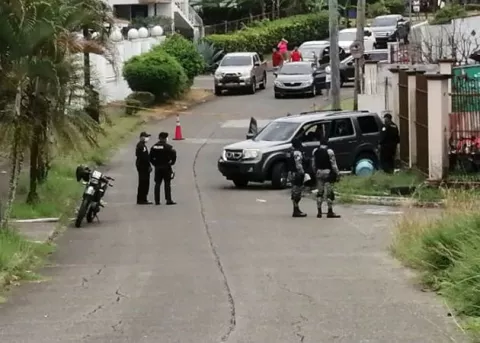 Desconocidos acribillan a un hombre en el residencial José Domingo Espinar de Colón