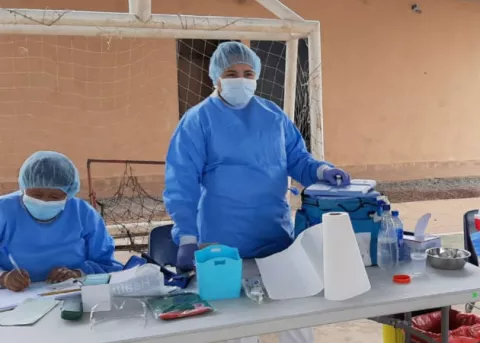  Protestan por el traslado de pacientes ngäbes con COVID-19 a escuela comarcal 