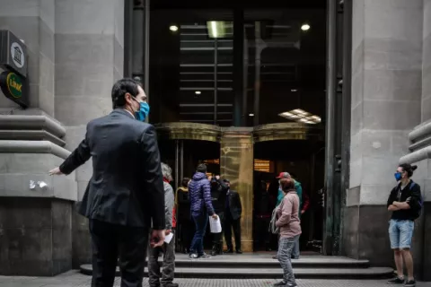 Argentina alarga plazo para lograr acuerdo  y  reestructurar la deuda