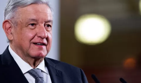 López Obrador anuncia la defensa legal de su acuerdo de electricidad