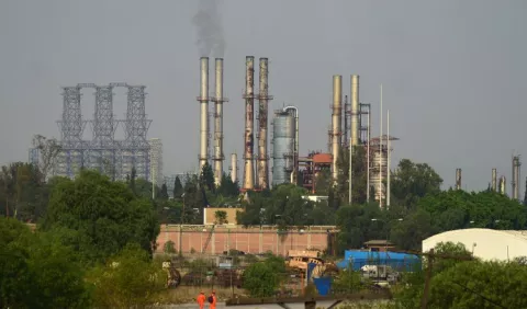 Presidente de México admite polución de las  refinerías