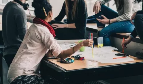 La OIT revela sombrío futuro laboral para los jóvenes tras pandemia