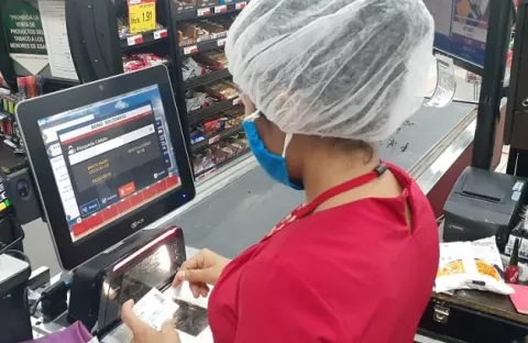 Más de 37 mil mujeres canjearon este lunes el vale digital de Panamá Solidario