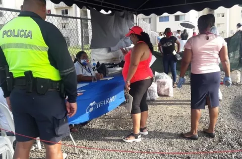 Ifarhu advierte a acudientes que deben ir a cobrar la beca según el horario de salida de su cédula