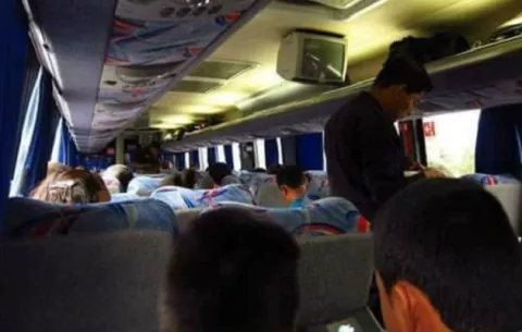 Distanciamiento físico contra el COVID-19 se complica en el transporte público