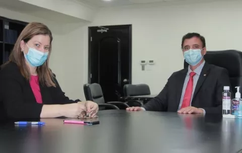 Ministra de Salud y contralor analizan procedimiento para el censo de población 2020