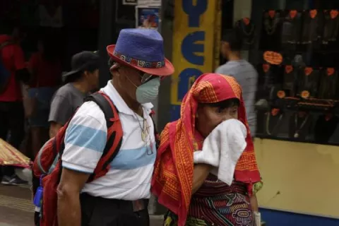 Medicina indígena y occidental se alían contra la pandemia en Panamá