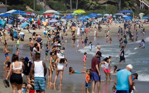Estados Unidos reduce muertes diarias, pero siguen creciendo contagios por COVID-19