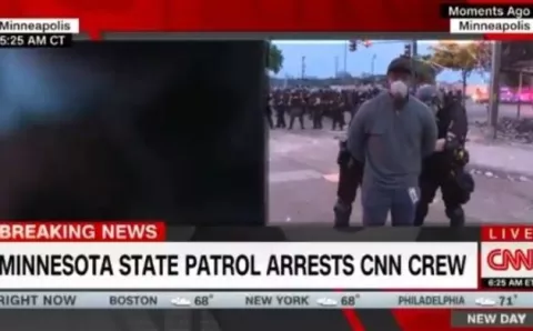 Liberan a equipo de CNN que fue arrestado durante las protestas en Minneapolis