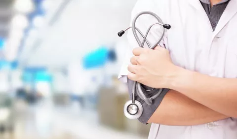 Médicos esperan por sus  idoneidades
