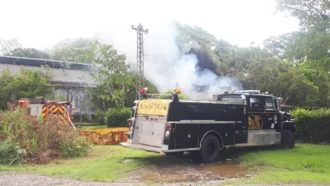Incendio consume vivienda en Valbuena, dos ancianos se salvaron de milagro