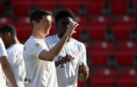 Lewandowski lidera el regreso triunfal del Bayern tras pausa por el coronavirus