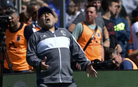 Diego Maradona: ‘Ayuden a comer a la gente’