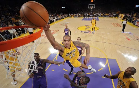 Exjugador de los Lakers está en problemas con la justicia tras disparar contra una pareja