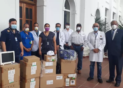 Equipos para atender casos de COVID-19 donan Prácticos del Canal al Hospital Santo Tomás 
