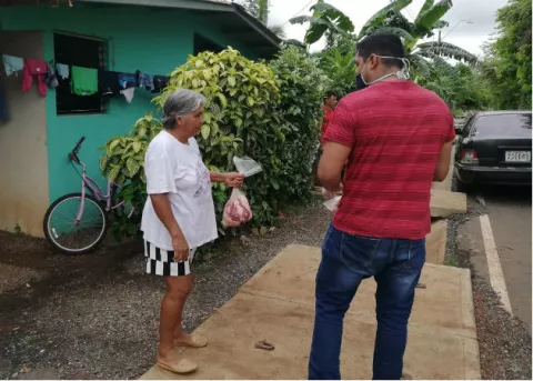 Porcinocultores regalan 7,000 libras de carne a familias en el distrito de Ocú