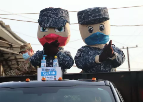 Mascotas del Senan hacen docencia y llevan diversión a los niños en Puerto Caimito 