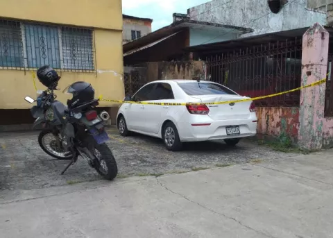 Ubican vehículo y arma presuntamente utilizados en doble crimen en Colón 