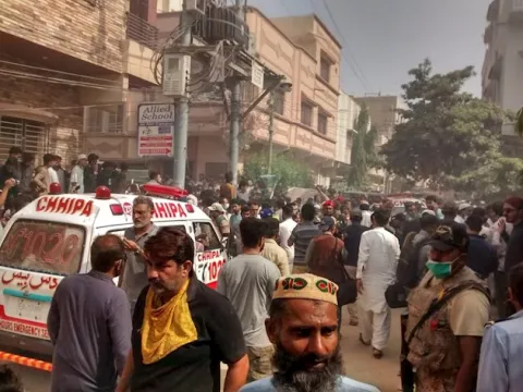 Un avión se estrella en Pakistán con 107 personas a bordo