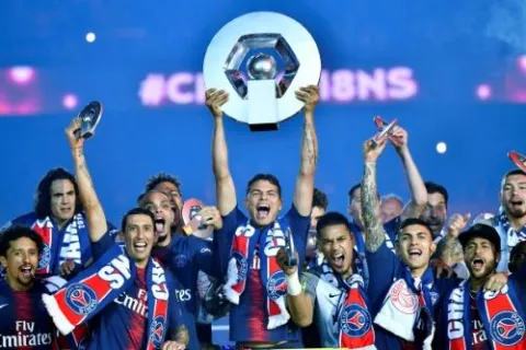 El PSG presiona para bajar el salario de sus estrellas