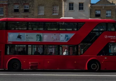 Corren peligro al manejar buses en medio de una pandemia